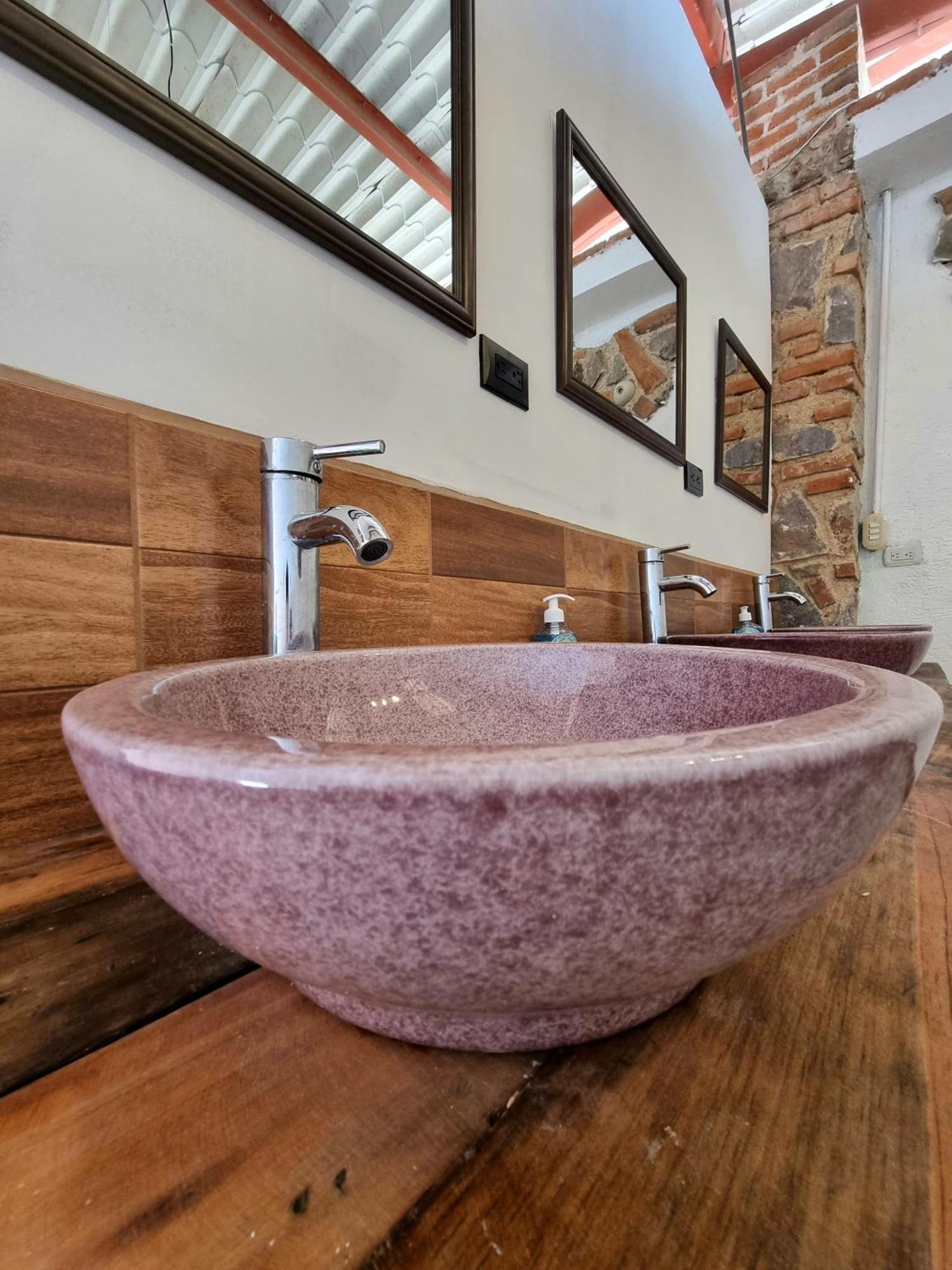 Central Hostel San Sebastian アンティグア・グアテマラ エクステリア 写真